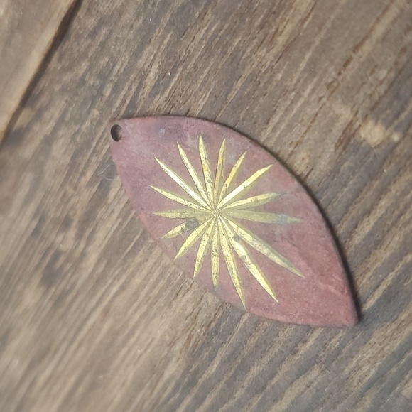 Sunburst pendant - Picture 1 of 2